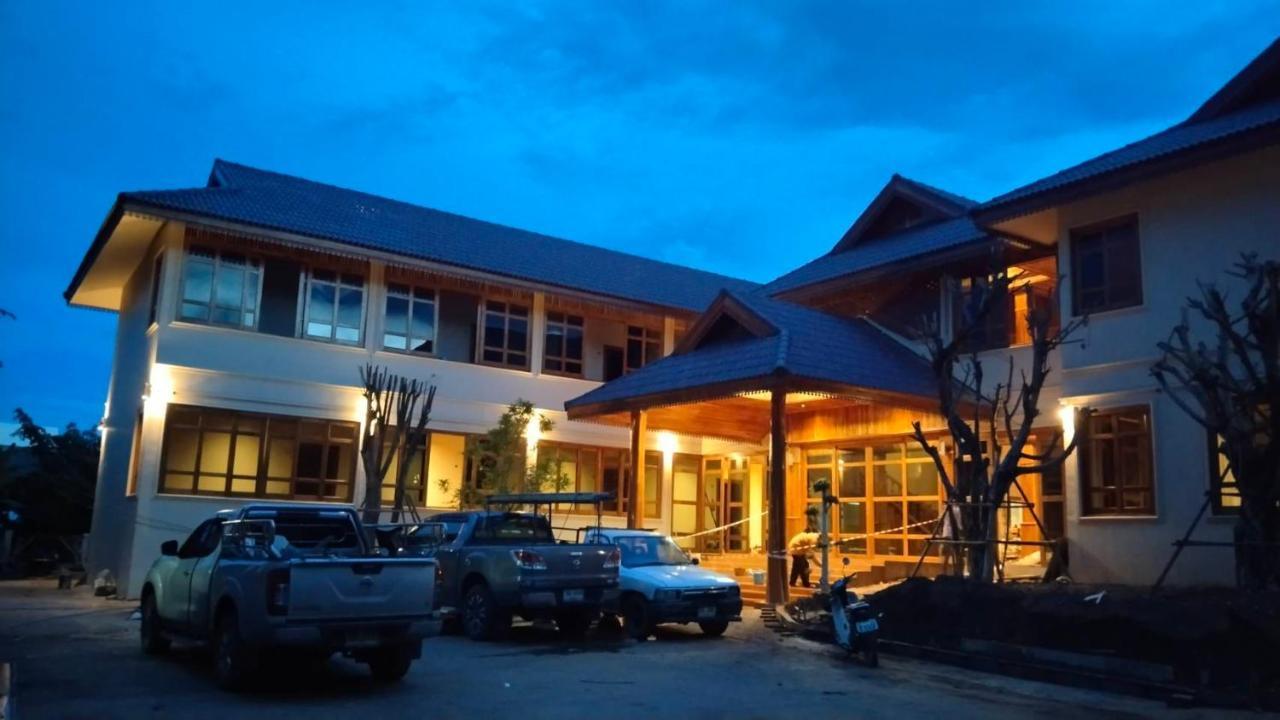 Kum-Chan House Hotel ナーン エクステリア 写真